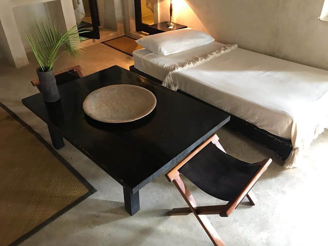 トームさんのインスタグラム写真 - (トームInstagram)「Now obsessed with hand painted tin lamps , and all off white everything - We live here now PT 1 #coquicoqui (swipe for details) @coquicoquiofficial #Coba #Yucatan #Mexico」8月10日 22時25分 - tomenyc