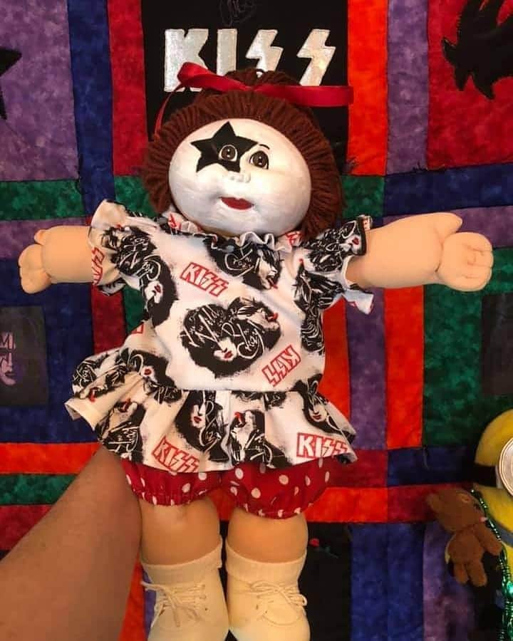 KISSさんのインスタグラム写真 - (KISSInstagram)「Staying busy with #KISS! Meet Shandi the KISS Cabbage Patch doll created by Francie Holt. #KISSARMYROCKS!」8月10日 22時27分 - kissonline