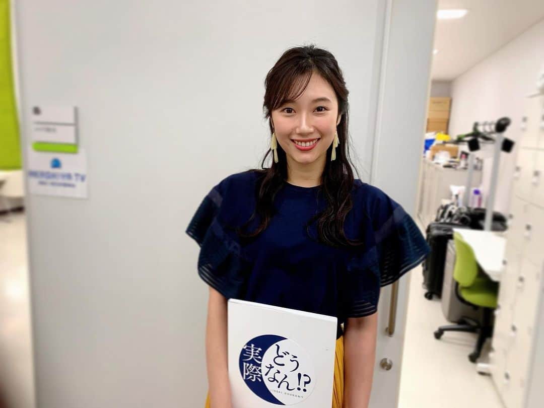 辻沙穂里のインスタグラム：「. 放送圏内にお住まいのみなさま、 23:56〜明石家電視台ご覧ください☺︎ 永遠の17歳から70歳までの(!?) 関西の地下アイドルの皆さんに 集まっていただきました🧚‍♀️ この写真は1ヶ月前の収録の日のものですが、 なんと今日の収録ではもう秋服でした😳 夏らしいことしないと〜〜😧🎐」