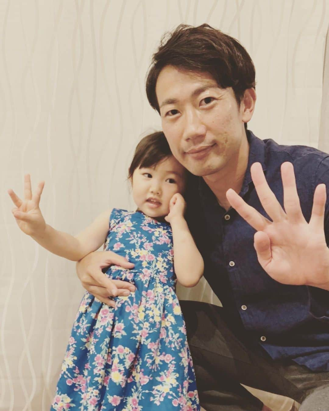 渡邉千真さんのインスタグラム写真 - (渡邉千真Instagram)「今日で34歳になりました😊 . たくさんの温かいメッセージありがとうございます🙏 . ベテランとか言われますがまだまだ若い選手に負けないように頑張ります💪 . #8月10日  #誕生日 #ガンバでは #ヤットの日  #コロナと熱中症に気をつけて  #渡邉千真」8月10日 22時43分 - kazumawatanabe_official