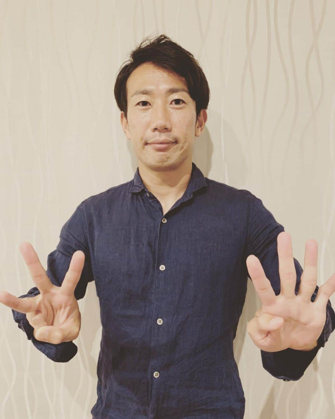 渡邉千真さんのインスタグラム写真 - (渡邉千真Instagram)「今日で34歳になりました😊 . たくさんの温かいメッセージありがとうございます🙏 . ベテランとか言われますがまだまだ若い選手に負けないように頑張ります💪 . #8月10日  #誕生日 #ガンバでは #ヤットの日  #コロナと熱中症に気をつけて  #渡邉千真」8月10日 22時43分 - kazumawatanabe_official