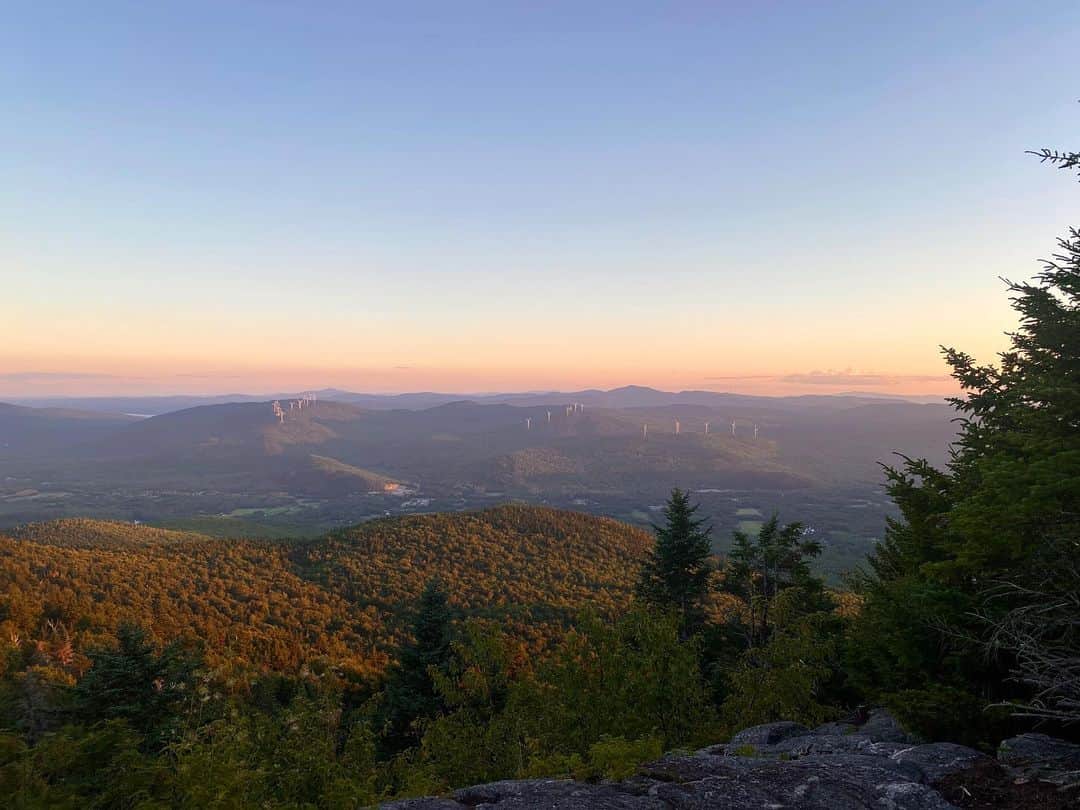 レイチェル・パーソンズのインスタグラム：「Missin my sunset hikes」