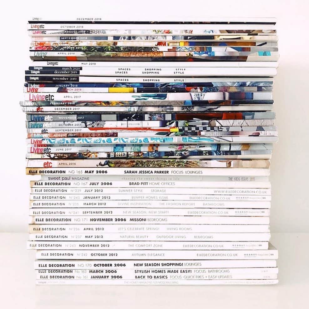Grace Bonneyのインスタグラム：「📣LET’S TALK ABOUT PRESS: Today at 2pm EST @staciesspaces and I will be going live to talk about handling press requests. I’ve heard from a lot of people asking about how to handle requests from magazines, blogs, TV, etc- what they should be paid, what credit to ask for, etc. So join us at 2pm ET LIVE for a detailed talk about all the details that help us make informed and fair decisions about our work being used elsewhere. Have a question? Leave it here or in stories above and we will get to it! ♥️ Magazine stack photo from the lovely @minniesprinkles - I so admire her collection of print mags and dedication to keeping so many of these titles going!」