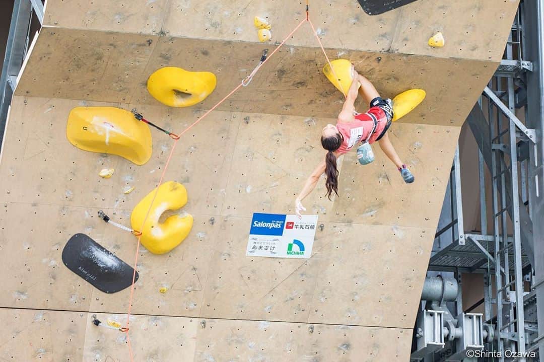 野口啓代のインスタグラム：「Finished Qualification of #ljc2020 🐞🍉I did both route and I’m through to Semi.✌🏻 * * LJC2020予選終了〜! まずは、このご時世大会を開催してくださった盛岡市に感謝です🙇🏻‍♀️🙏🏻色々と規制はあるけど、その中で楽しく集中して予選を終えることが出来ました🥰* * 1番最後の登順でしたが、予選2本とも完登できてよかった❣️明日の準決勝・決勝も満足できる登りが出来るようにがんばるっ🧗🏻‍♀️* * * photo by @shintaozawa  ———————————— @au_official #大和証券 #セブンイレブン @thenorthfacejp @raffinee_orientalbio #三井不動産 @cowsoapcp #zeta  @c3fit @lasportivajp @petzl_official  @newhale_japan」