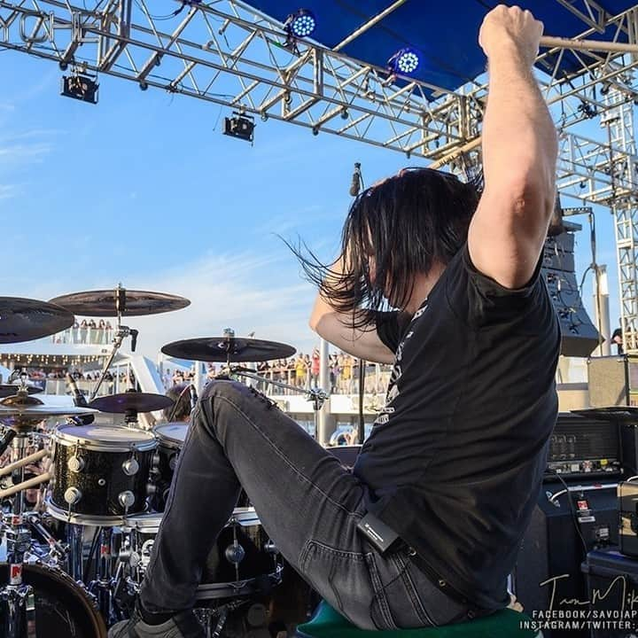 Queensrycheさんのインスタグラム写真 - (QueensrycheInstagram)「Casey giving his all aboard the MegaCruise (photo credit Savoia Concert & Event Photography) #queensryche #theverdicttour #megacruise #onthehighseas #caseygrillo #drums #drummer #kickassdrummer #talentedmusician #memories」8月10日 22時50分 - queensrycheofficial