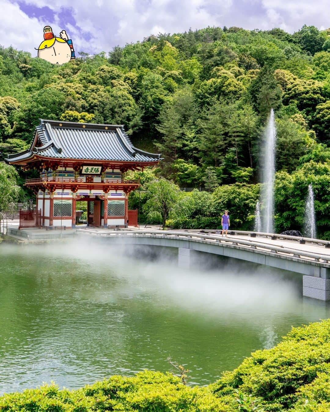 Osaka Bob（大阪観光局公式キャラクター）さんのインスタグラム写真 - (Osaka Bob（大阪観光局公式キャラクター）Instagram)「Katsuoji Temple, in Minoh, is famous for those adorable little daruma figures. And the scenery around the temple is absolutely stunning😍   勝ちダルマが有名な勝尾寺。箕面国定公園の中に位置しているこのお寺では、年間を通して雄大な自然も楽しめちゃう🌳  ————————————————————— #maido #withOsakaBob #OSAKA #osakatrip #japan #nihon #OsakaJapan #大坂 #오사카 #大阪 #Оsака #Осака #โอซาก้า #大阪観光 #katsuoji #勝尾寺 #osakatemple #お寺巡り」8月10日 23時06分 - maido_osaka_bob