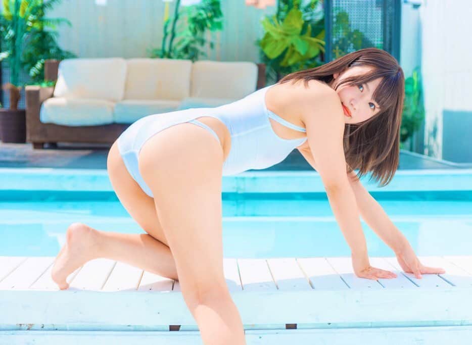 りこたんのインスタグラム：「一緒に入ろっ？ . . #cosplay #cosplayer #japan #japanesegirl #asiangirl #swim #swimwearph #photography #summer #コスプレ #水着 #競泳水着 #角色扮演 #プール #インスタグラビア #性感內衣 #グラビア」