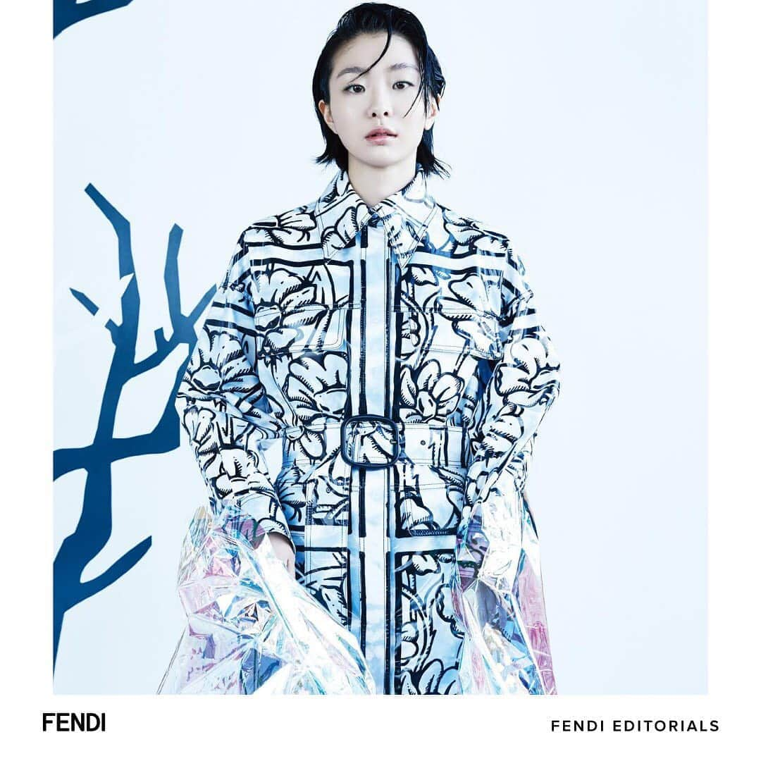 Fendiさんのインスタグラム写真 - (FendiInstagram)「In full bloom. The hero print from the #FendiCaliforniaSky collection photographed for @wkorea. #FendiEditorials #CaliforniaSky #FendiPreFall20 #editorial #mayissue」8月10日 23時17分 - fendi