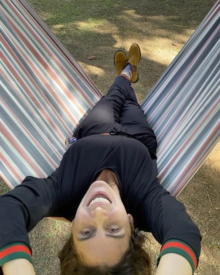 Giovanna Antonelliのインスタグラム：「Tentando fotografar mas elas não me largam!!!!! rsrsrs....」