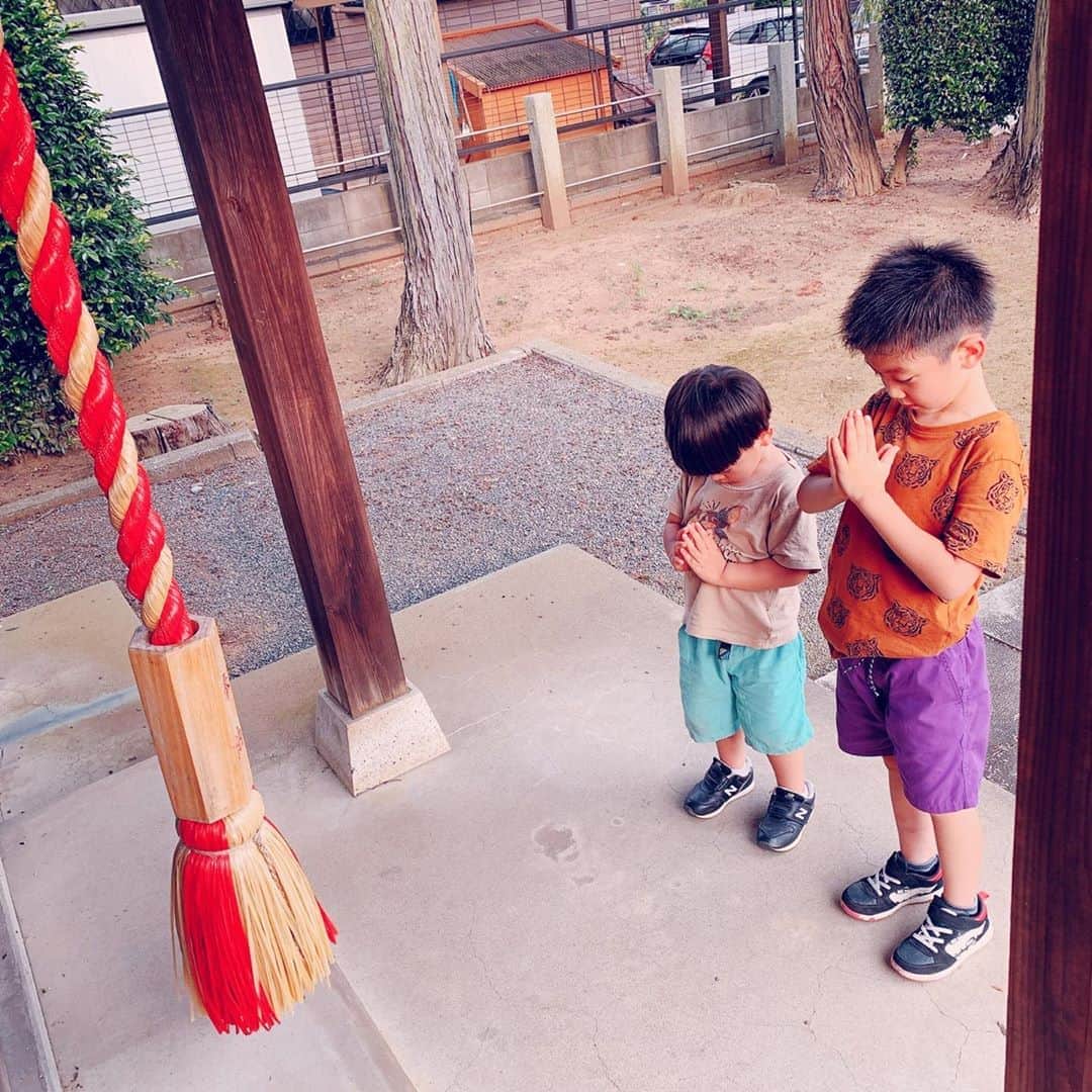佐藤弥生さんのインスタグラム写真 - (佐藤弥生Instagram)「「コロナが早く終わりますように…」と息子。 「いい願い事したね」とママ。 ・ 「神社に行くたびにしてたお願いごとだよ」 ・ 息子は知らないうちに成長している。 ・ 自分が願ったことがあまりにもちっぽけで笑えた。 #願い事」8月10日 23時38分 - sato__yayoi
