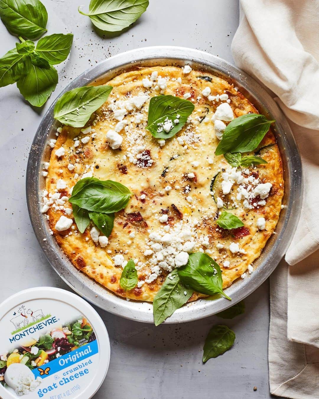 Gaby Dalkinさんのインスタグラム写真 - (Gaby DalkinInstagram)「GOOD MORNING!! PSA: I’ve taken the goat cheese obsession to the next level. Over the past few months I’ve been adding it to pizzas, pastas, salads, dips, hummus, fruit salads… the works. Today it’s a Goat Cheese Crumbled Summer Veggie Quiche with @Montchevre because I don’t think quiches get enough love and I’m determined to change that! So get into this, make it this weekend, and you can thank me later! #ad 🥚https://whatsgabycooking.com/summer-veggie-quiche/」8月10日 23時51分 - whatsgabycookin