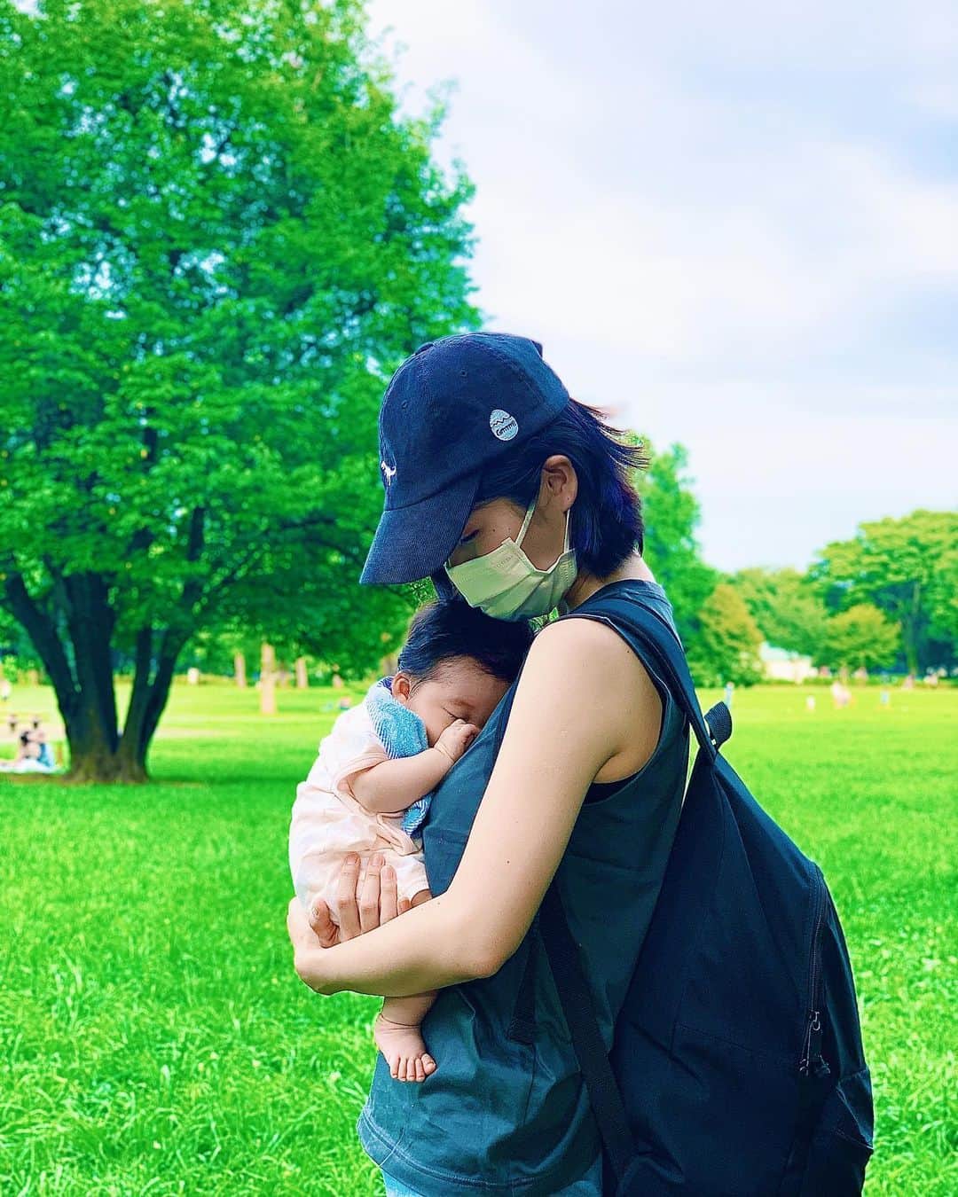 クレヨンだいちゃんのインスタグラム：「🌳🌳🌳 ㅤㅤㅤㅤㅤㅤㅤㅤㅤㅤㅤㅤㅤ 公園に散歩行ってきた👶🏻 ㅤㅤㅤㅤㅤㅤ 久しぶりに バレーボール触ってきたけど めっちゃ楽しかった！！ ㅤㅤㅤㅤㅤㅤㅤㅤㅤ 公園でこんなに 楽しかったの中学生ぶりかも。笑 ㅤㅤㅤㅤㅤㅤㅤㅤㅤㅤㅤㅤㅤ 桜音ちゃんはせっかくの 散歩やのにお昼寝😴😪 ㅤㅤㅤㅤㅤㅤㅤㅤㅤㅤㅤㅤㅤ ㅤㅤㅤㅤㅤㅤㅤㅤㅤㅤㅤㅤㅤ」