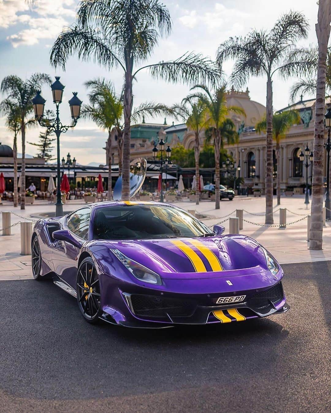 CARLiFESTYLEさんのインスタグラム写真 - (CARLiFESTYLEInstagram)「Which 488 Pista spec is your favorite? Photos by @balco #carlifestyle #488pista」8月11日 0時08分 - carlifestyle