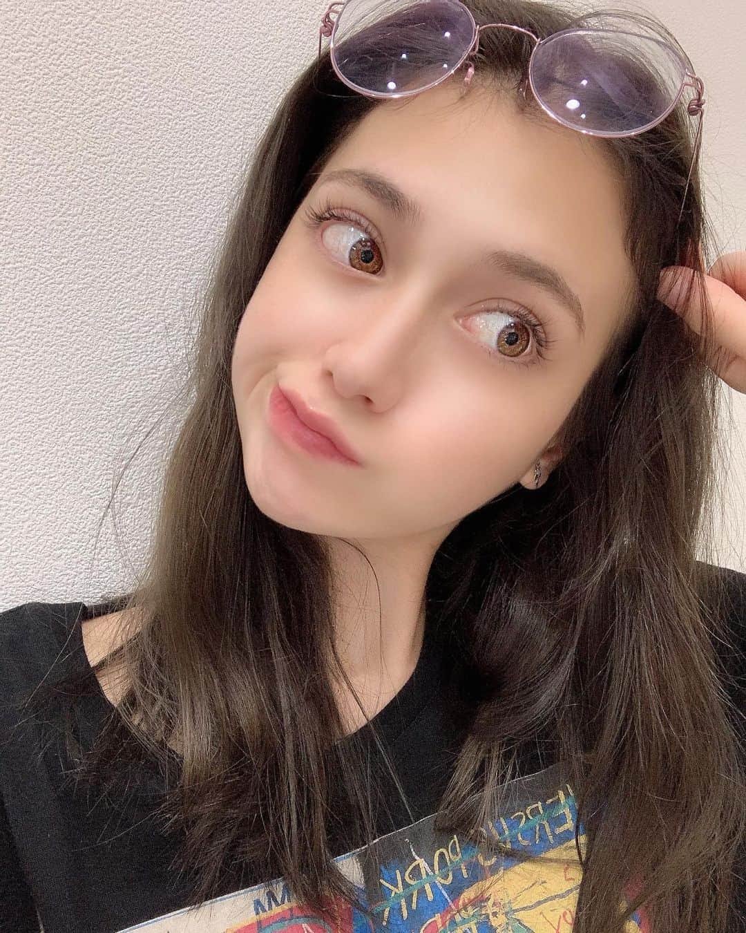 のインスタグラム：「. メガネ頭にあるのにずっと探してて あ、頭にあるやん、、なにこの茶番、、、 . って1人でニヤつく日常です。 . . .  .」