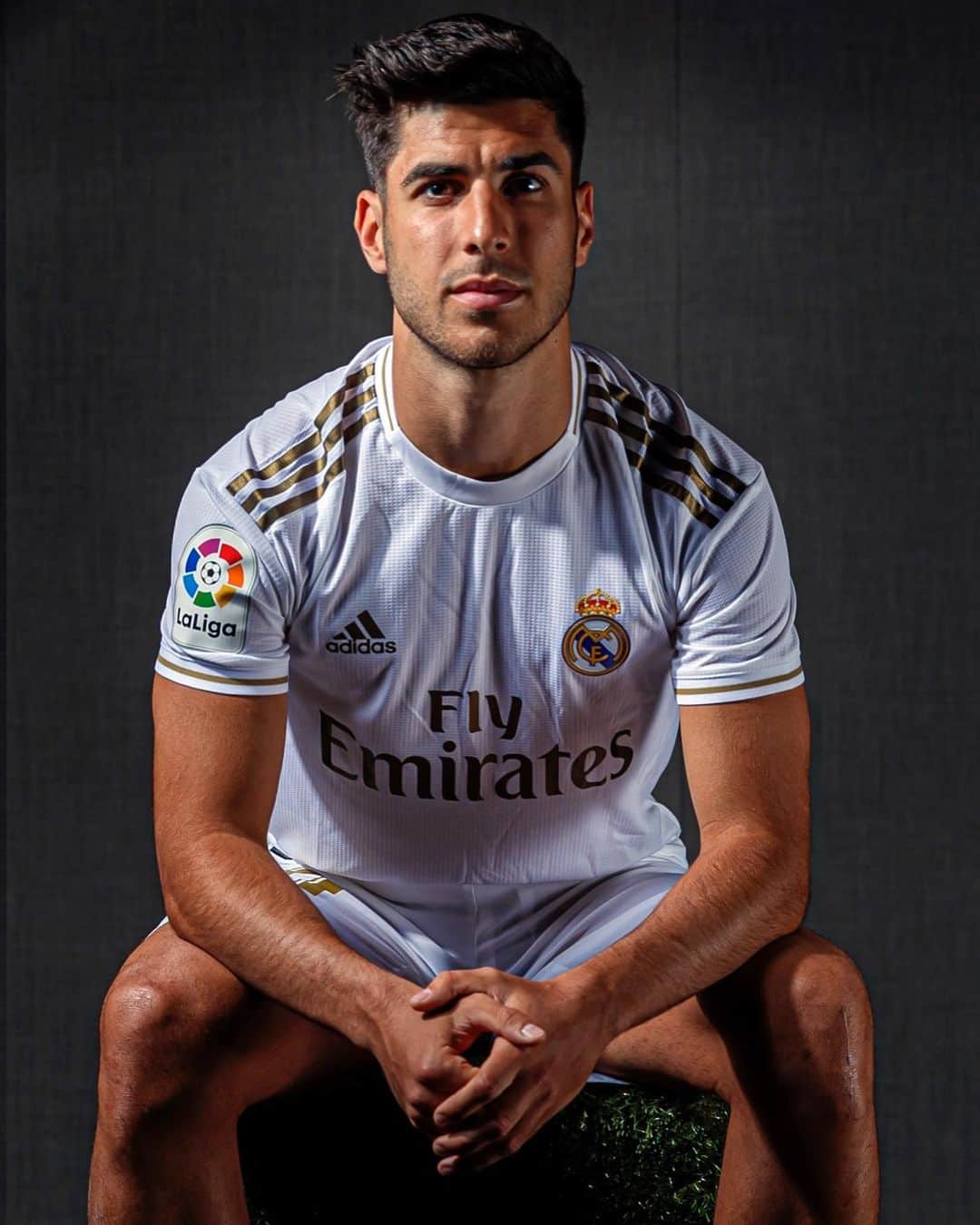 マルコ・アセンシオのインスタグラム：「Se termina esta temporada 2019/2020. Diferente y extraña para todos, pero con la consecución de la Supercopa de España y de una Liga diferente, que nunca olvidaremos. En lo personal ha sido una temporada llena de obstáculos y muy dura, pero con una recompensa al trabajo muy bonita. Ahora toca descansar y volver aún más fuerte para la próxima temporada. Gracias por vuestro apoyo. 💪🏽🤍 — The 2019/2020 season has ended. Different and strange for everyone, but with the wins of the Spanish Supercup and a very different League, which we will not forget. Personally speaking it has been a very hard season, full of obstacles but with a fine compensation for work done. Now it is time to rest and come back even stronger for the next season. Thank you for your support. 💪🏽🤍」