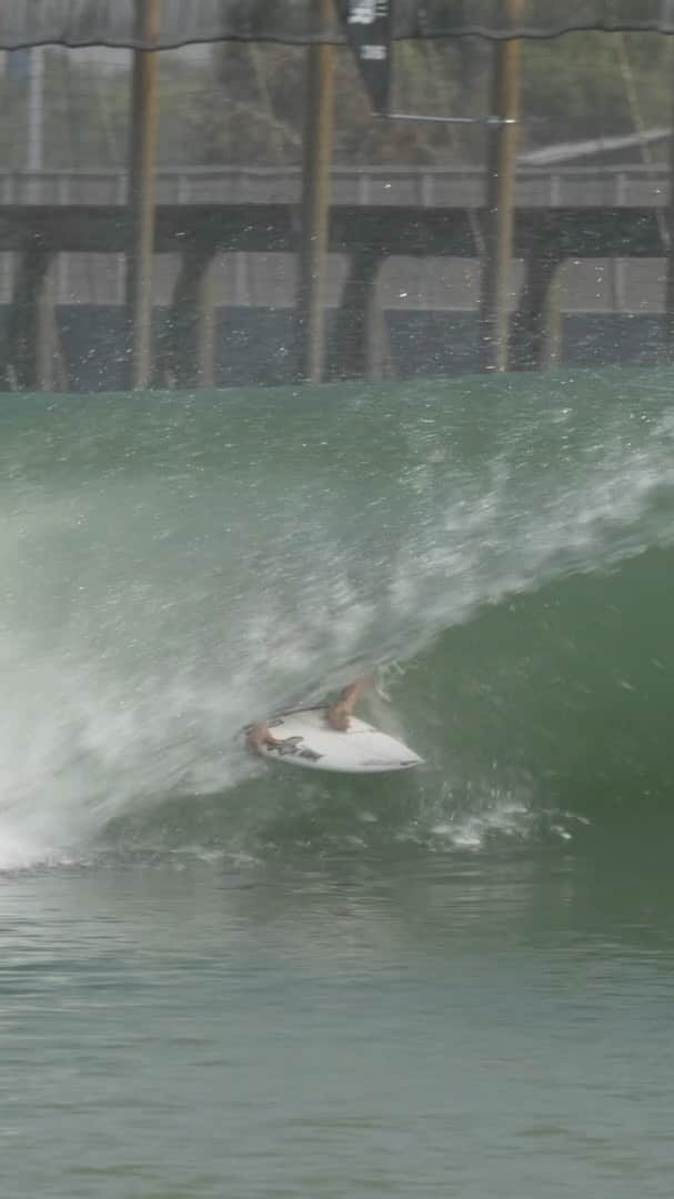 レイキー・ピーターソンのインスタグラム：「A few waves from this weekend. Definitely tested out the fitness level. Haha leg burners 🔥🔥 video- @noahjm22」