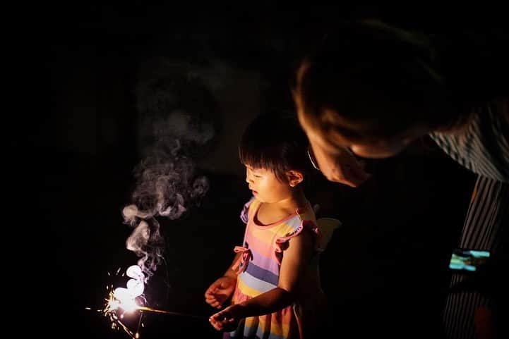 maatamagosanのインスタグラム：「初めての花火」