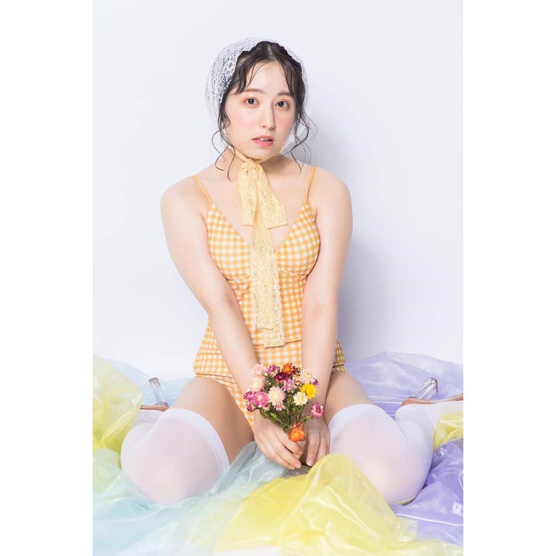 前田美里のインスタグラム：「この度LINELIVEオーディションに参加します。 . ‪📣#ヤングアニマル ×#LINELIVE 誌面争奪イベント‬ .  【開催予定日時】  予選：8/14 12:00〜8/20 23:59:59 まで  決勝：8/22 12:00〜8/31 23:59:59 まで    ※各ブロックごとに応援アイテムランキング1位～2位が決勝に進めます。   ※3位の方で総ブロック中1番応援ポイントが高かった方1名が決勝に進めます。   決勝終了時の順位が１位～5位までの方が特典を得ることができます。   【✨特典✨】 優勝：賞金10万円 巻中撮りおろしグラビア3P掲載  準優勝：賞金5万円 撮りおろし巻中グラビア1P掲載  3位：賞金5万円 撮りおろしグラビア懸賞ページ1P掲載  4・5位：撮りおろしグラビア懸賞ページ1P掲載  ここから少し長くなりますが . . デビューして9年が経ちグラビアはデビュー時からやらせていただいておりますが過去、雑誌のパブなどで掲載させて頂くことはあっても漫画誌にて単独の雑誌の撮り下ろしグラビアは経験したとこがありませんでした。  雑誌に載ることが出来るだけでも幸せな事ですが、表紙のクレジットに名前が載らないのは悔しくて悔しくていつか絶対漫画誌で撮り下ろしグラビアがやりたい。  ずっと思い続けてきた事です。  今回一つの目標でもあった撮り下ろしグラビアのチャンスだ！！っと思いLINELIVEオーディションに参加させて頂く事になりました。  なので、やるからには優勝して巻中撮り下ろしグラビア3ページを飾りたい。  わがままかもしれませんが、私の一つの夢を皆さんと一緒に叶えたいです。  私の今回のオーディションの意気込みでした。  皆さん応援よろしくお願いします。！！！！！   #オーディション #グラビア #雑誌 #女子力 #作品撮り　#フォロー #フォローミー #配信 #ライバー #ライバー初心者 #ファインダー越しの私の世界 #写真好きな人と繋がりたい #ヲタク #欅坂46 #日向坂46 #japanesegirl #follow #followme #gravure #좋아요 #팔로우미 #팔로미」