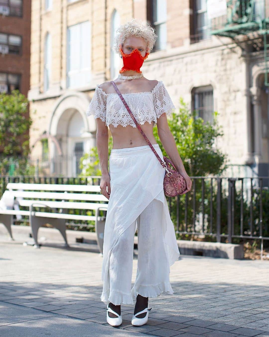 のインスタグラム：「Some of us are still having fun with fashion! East Houston St.,NYC」
