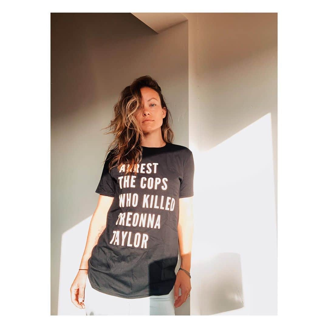 オリヴィア・ワイルドさんのインスタグラム写真 - (オリヴィア・ワイルドInstagram)「Today I explained this t shirt to my 3 yr old daughter. I didn’t sugarcoat the tragedy of it. She should know what kind of world she is here to reimagine. Her innocent horror and confusion should be all of ours. It’s been 150 days since Breonna Taylor was murdered in her sleep by Jonathan Mattingly, Brett Hankison, and Myles Cosgrove—and her killers have not been charged. Too often Black women who die from police violence are forgotten. Let’s stay loud, keep demanding justice for Breonna and her family, and SAY HER NAME. Proud to stand with WNBA players in joining this campaign, created by @phenomenal in partnership with the Breonna Taylor Foundation, to which all profits from tees will be donated. (Art by @arlyn.garcia)」8月11日 0時52分 - oliviawilde