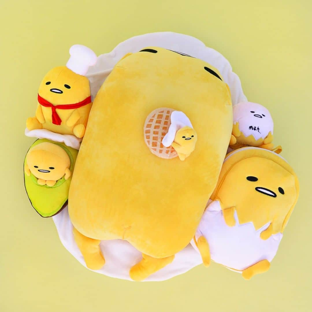 ぐでたまさんのインスタグラム写真 - (ぐでたまInstagram)「every day is a lazy day for #gudetama, but today is #nationallazyday! want to win all of this egg-cellent plush?⁠ ⁠ here’s how to enter:⁠ 🍳 follow @gudetama⁠ 🍳 like this post⁠ 🍳 tag a friend⁠ 🍳 comment your favorite lazy activity⁠ ⁠ sweepstakes ends 8/13. one winner will be chosen and contacted by 8/14 via dm. no purchase necessary. must be a US resident and 18+ to enter. link in bio for the full terms and conditions… gude luck!」8月11日 1時02分 - gudetama