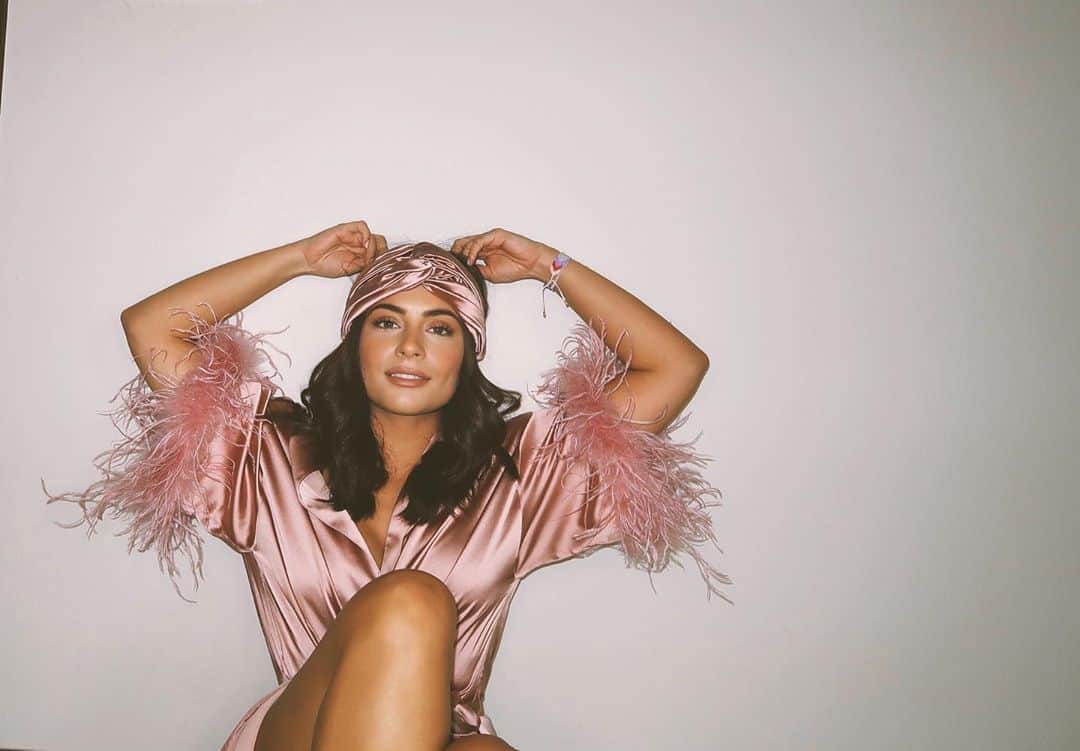 Ana Brenda Contrerasのインスタグラム：「Y si repetimos domingo? // ok I need to repeat Sunday 💕🥴」
