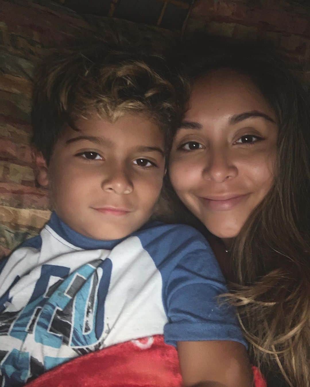 ニコール・ ポリッツィのインスタグラム：「Finally, cuddles with my Lorenzo💙🙏🏽 He fell asleep on me😩 #proudmawma」