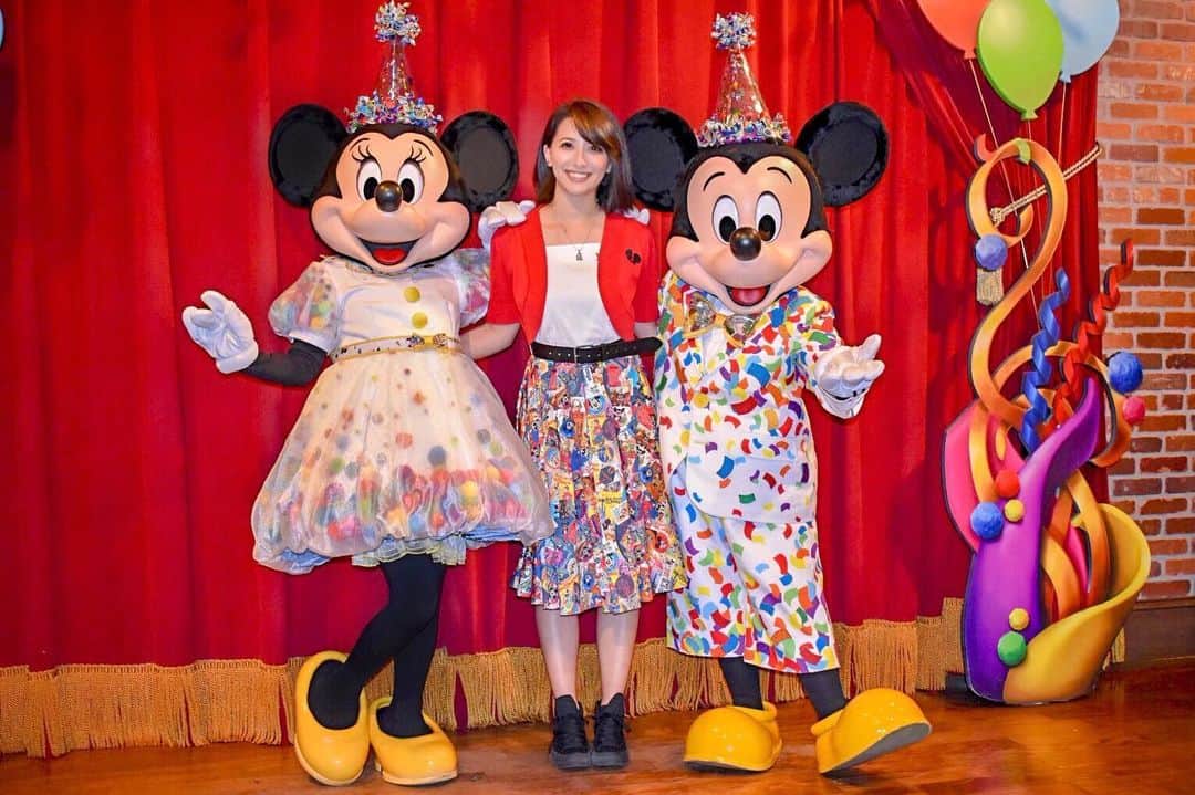 矢部あやのインスタグラム：「201905 WDW 5day 最終日だったからミキミニにご挨拶！ このワンピのミキミニのコス合うなあ♡ ・ #WDW #WDW2019 #waltdisneyworld  #magickingdom #charactergreeting」