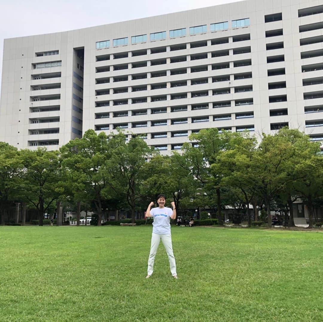 のインスタグラム：「先週、縁あって撮影をお願いしました。 早い方は、もうお盆休み？政府や専門家、マスコミの報道でコロナに対する考え方の個人の捉え方の違いの幅広さを感じてます。 人生いつまで続くか分からないから、この状況を前向きに、、、頑張りたいと思ってます。 カラ元気もやり続けてたら、ホンモノになるもんですよぉ〜。 『雨にも負けず、風にも負けず、、、 南に死にそうな人あれば、行って怖がらなくてもいいよと言い、、、 そういうものに私はなりたい。』ね？ #宮沢賢治 #雨にも負けず  #福岡 #博多 #山本カヨ #写真　#インスタ映え  #セカンドライフ  #終活」
