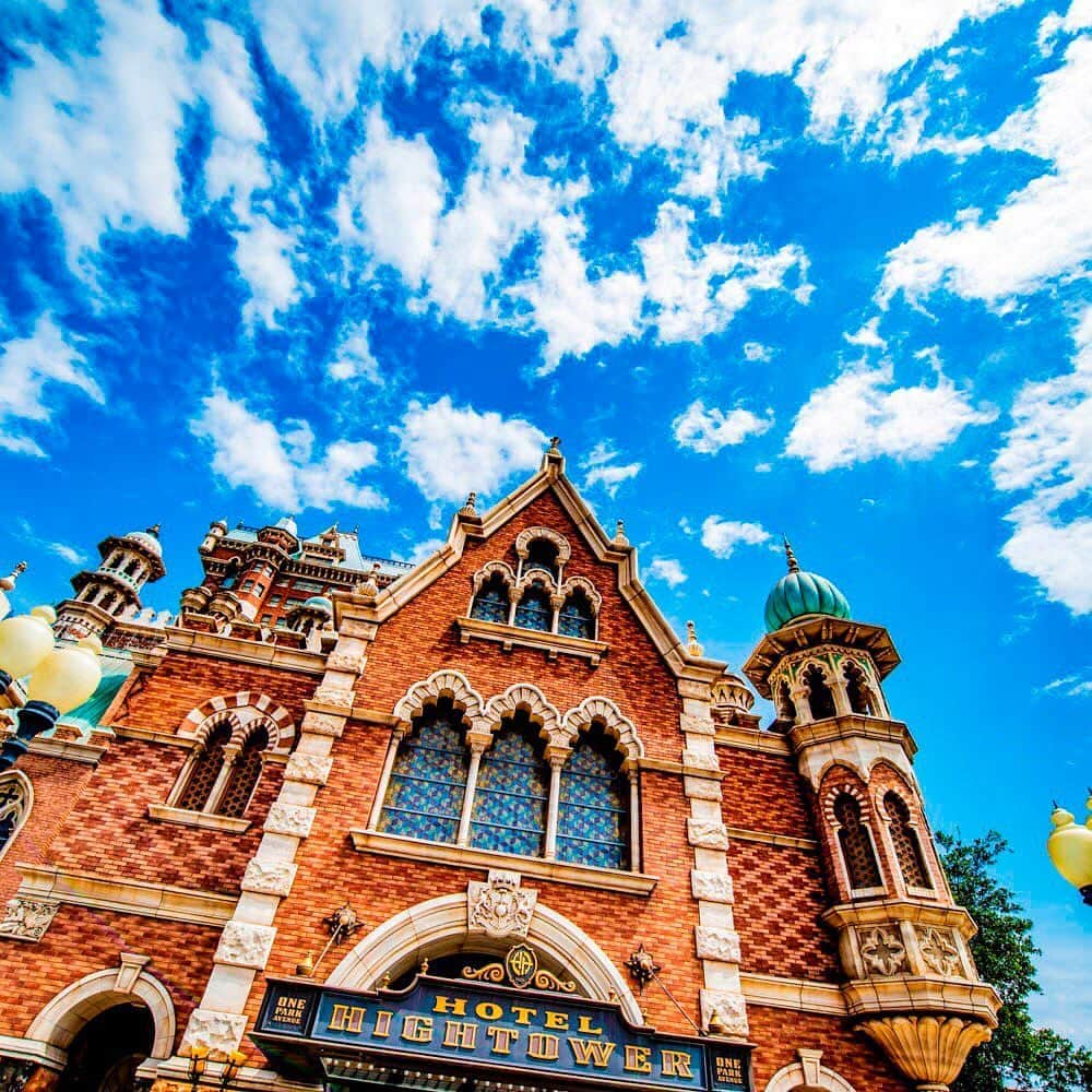 東京ディズニーリゾートさんのインスタグラム写真 - (東京ディズニーリゾートInstagram)「Ready for a tour? 気分爽快！ #towerofterror #americanwaterfront #tokyodisneysea #tokyodisneyresort #bluesky #タワーオブテラー #アメリカンウォーターフロント #東京ディズニーシー #東京ディズニーリゾート #青空」8月11日 11時27分 - tokyodisneyresort_official