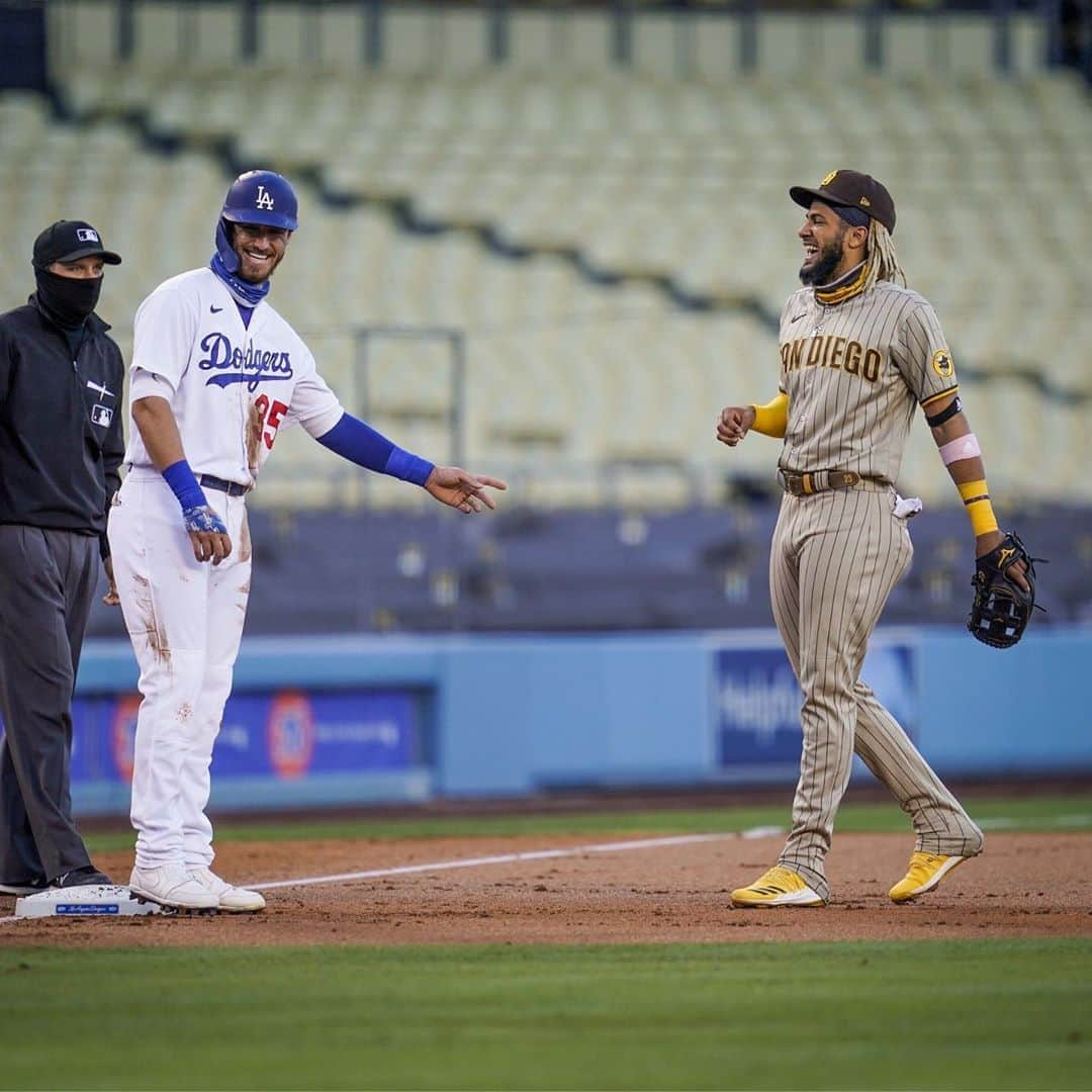 MLBさんのインスタグラム写真 - (MLBInstagram)「These Dodgers-Padres matchups are going to be 🔥.」8月11日 11時27分 - mlb