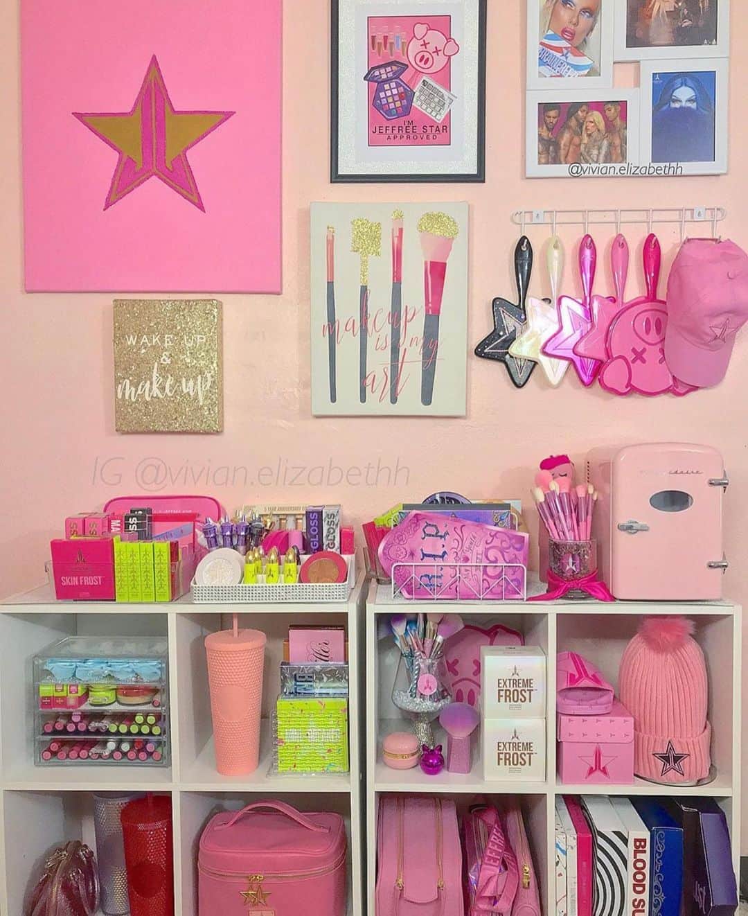 Jeffree Star Cosmeticsさんのインスタグラム写真 - (Jeffree Star CosmeticsInstagram)「Collection Goals🌟 @vivian.elizabethh showing off her killer set up🔥 How many of your favs do you see? 😇 #jeffreestarcosmetics」8月11日 12時03分 - jeffreestarcosmetics