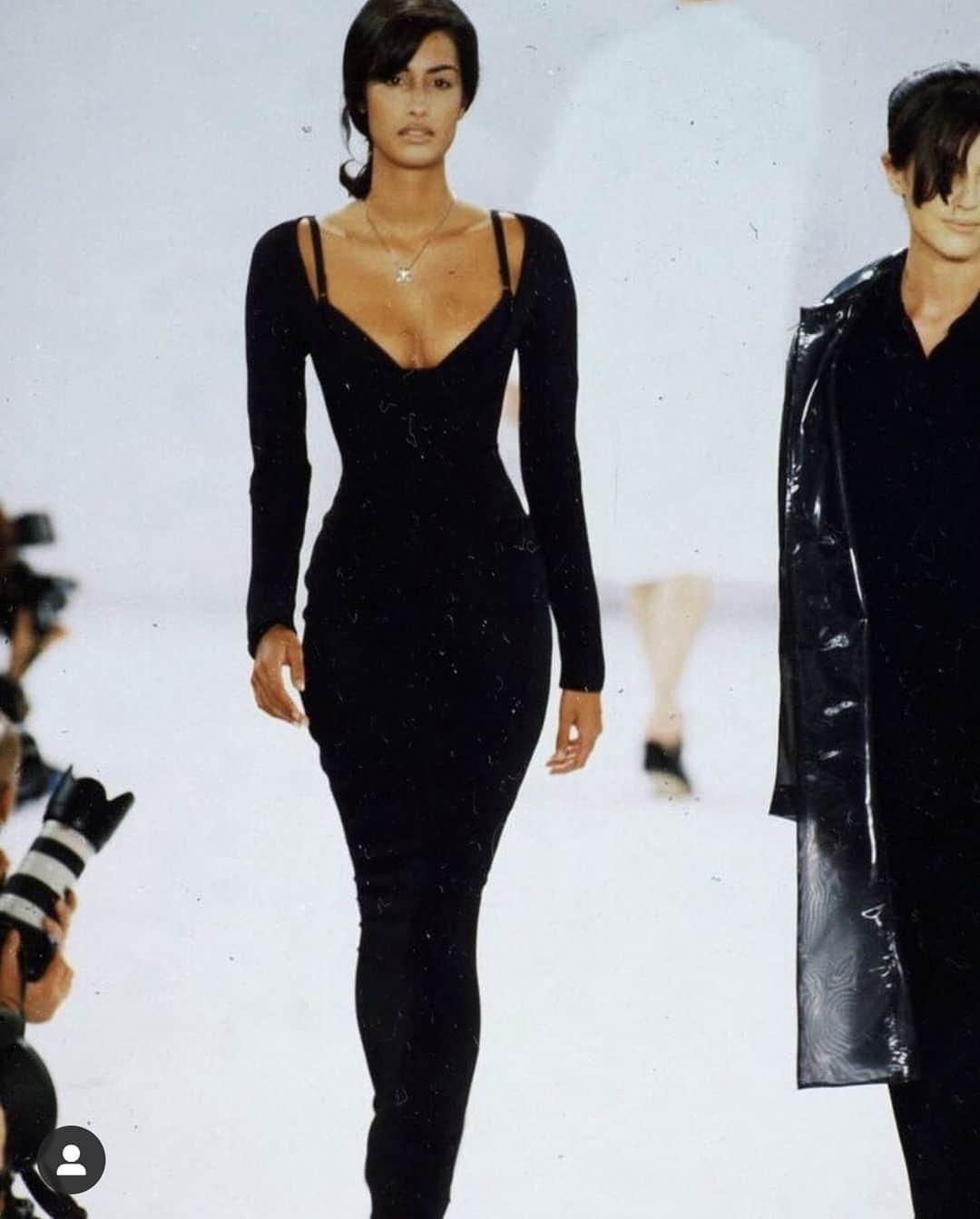 アイザックミズラヒさんのインスタグラム写真 - (アイザックミズラヒInstagram)「Yasmeen Ghauri  RTW ss1996  She’s wearing Isaac...are you?? #imwearingisaac」8月11日 12時11分 - isaacmizrahiny