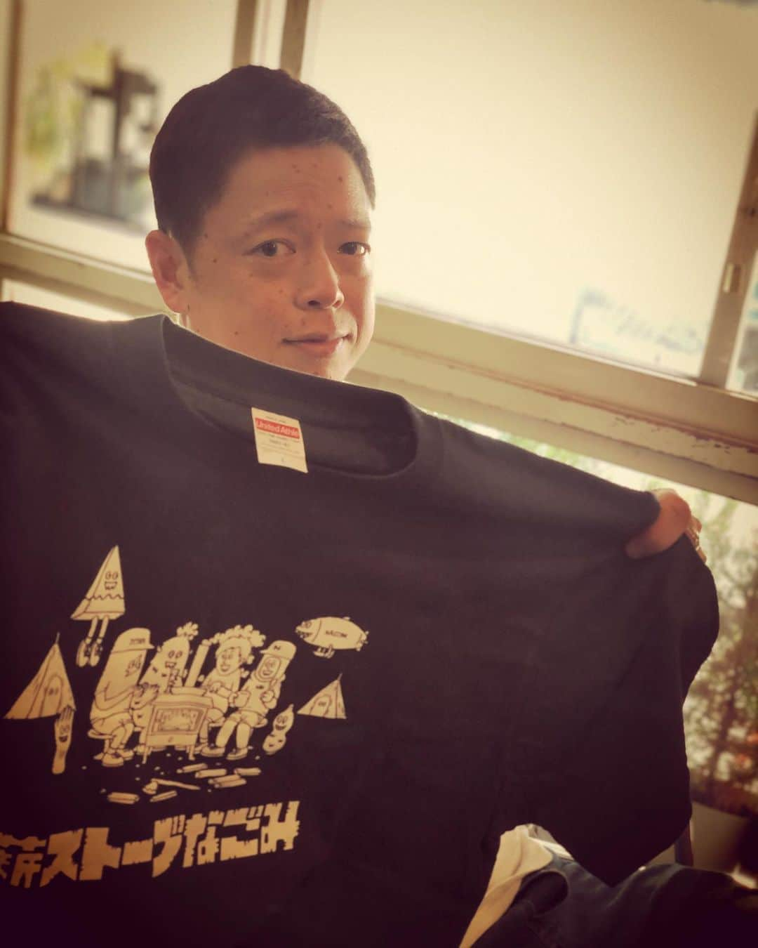 杉本知香さんのインスタグラム写真 - (杉本知香Instagram)「ネゴちゃんにTシャツいただきました😆 前にもらったのがMサイズなので、 今回のLサイズはぽっちゃり隠しに助かります（笑）  #中目黒美容室 #ネゴシックス#nego6#バキバキ #バキバキモンスター」8月11日 12時12分 - sugimotoc