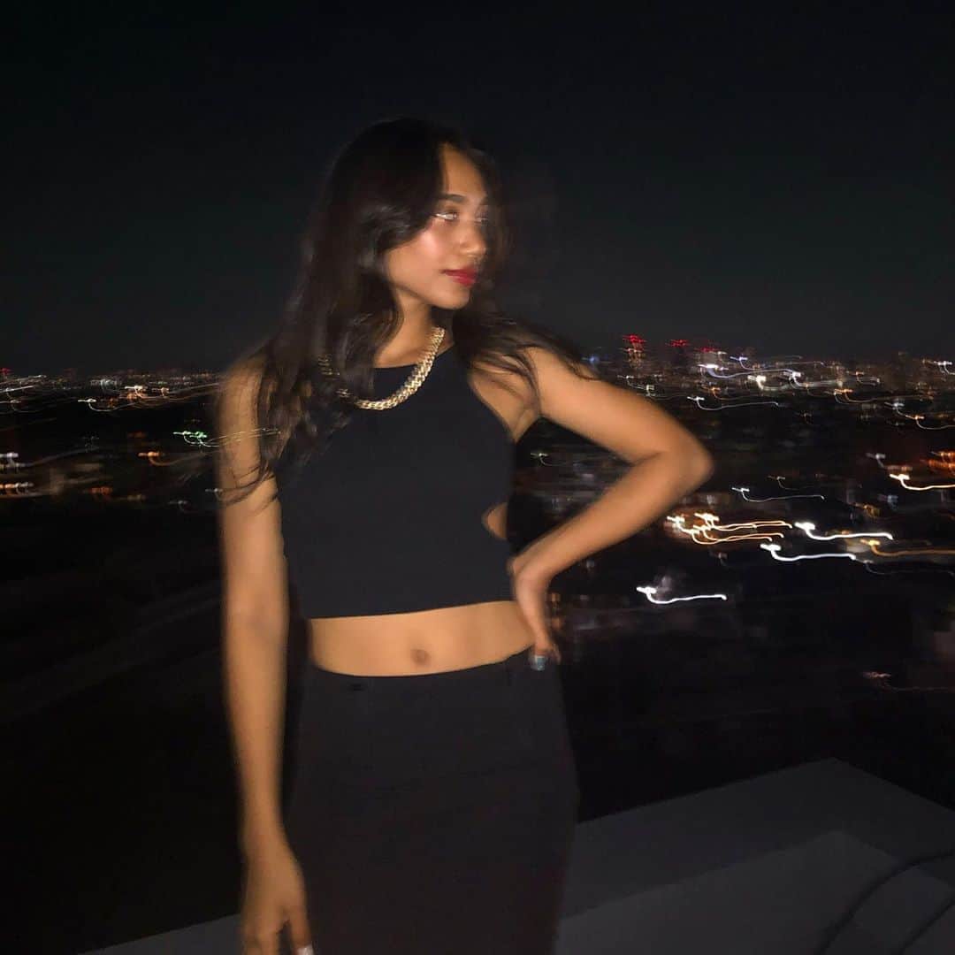 Megha Shrestha さんのインスタグラム写真 - (Megha Shrestha Instagram)「Real is so rare theses days 🌙 朝と夜の顔 リアルを見つけるのが難しい今日この頃フェィクが多いなぁーってつい思ってしまうね🌿　自分の心が感じるままに生きていきたい🌙  Gold @propre_jewelry 【PE3651】  #blackcode #redlips #goldaccessories #ootd #nightcode #nightphotography #iphone #proper #jewelry #propre_jewelry #propre_style」8月11日 12時14分 - happy_story_14