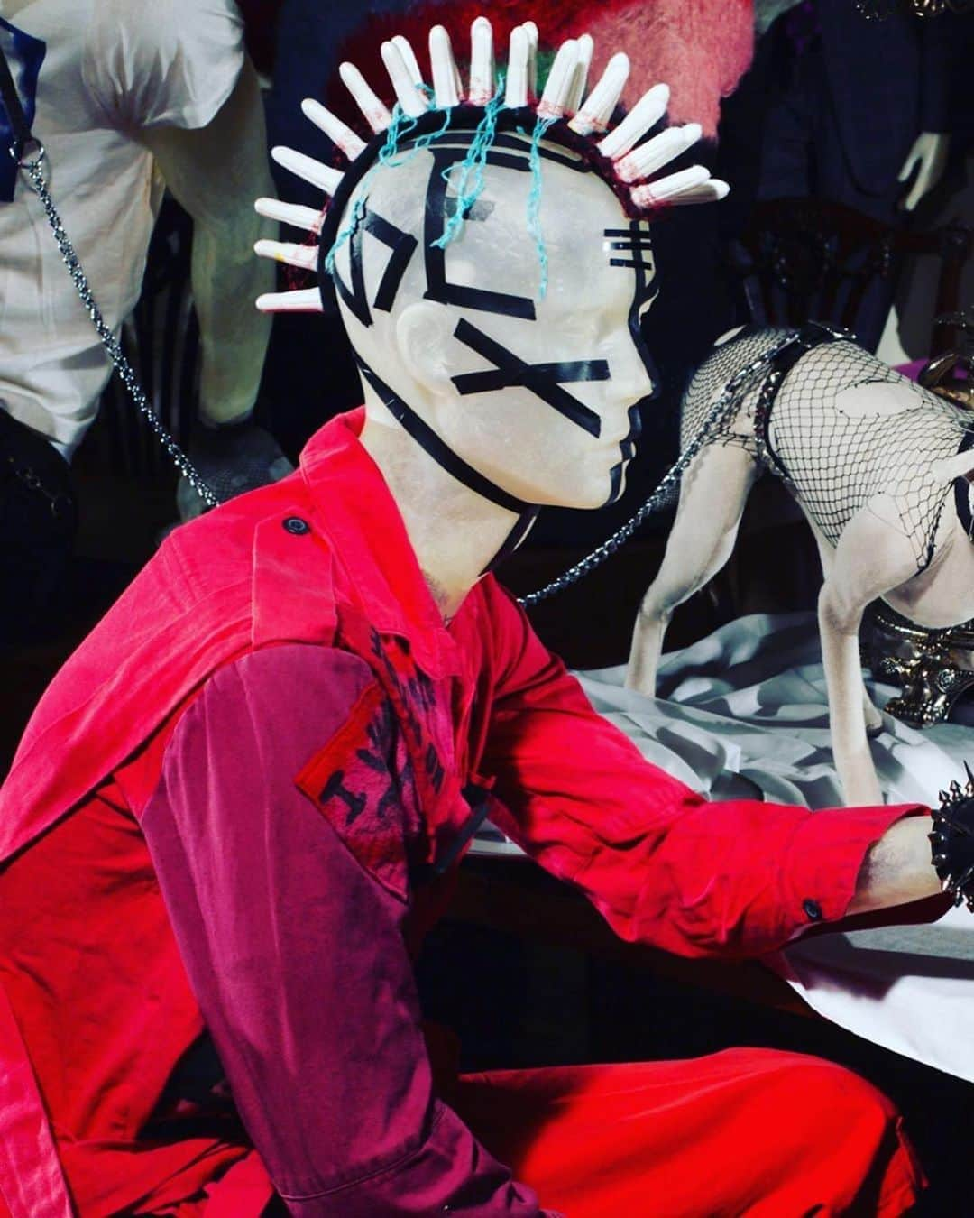 スティーブンジョーンズさんのインスタグラム写真 - (スティーブンジョーンズInstagram)「#Repost @barraland ・・・ Aglomania at Met #stephenjonesmillinery #punk #pink #sex #fashionlover #instafashionist #fashioninspiration #fashionista #shopaholic #styleinspiration #outfitoftheday #fashionblogger #fashionoftheday #fashion #styles #trendy #fashionstyle #fashionable #instafashion #streetstyle #highfashion #glamour #igfashion ￼」8月11日 3時38分 - stephenjonesmillinery