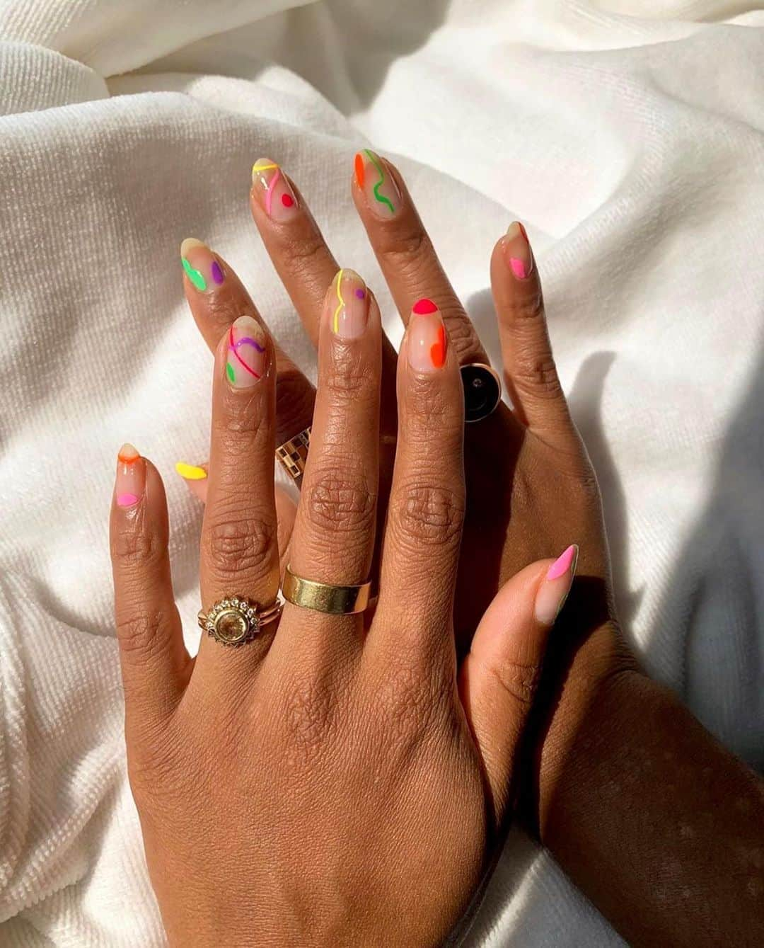 ビービーダコタさんのインスタグラム写真 - (ビービーダコタInstagram)「Neon 💅 via @evemeetswest 🧡💗💜💚」8月11日 3時45分 - bbdakota