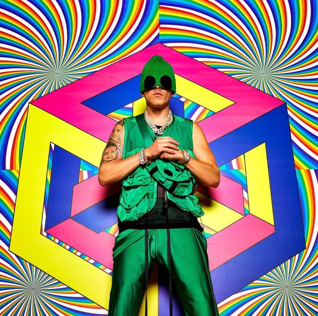 ヤンデルのインスタグラム：「💚 Gracias por el apoyo a “QUIEN CONTRA MI ✌🏻” Disco para la historia ✍🏻」