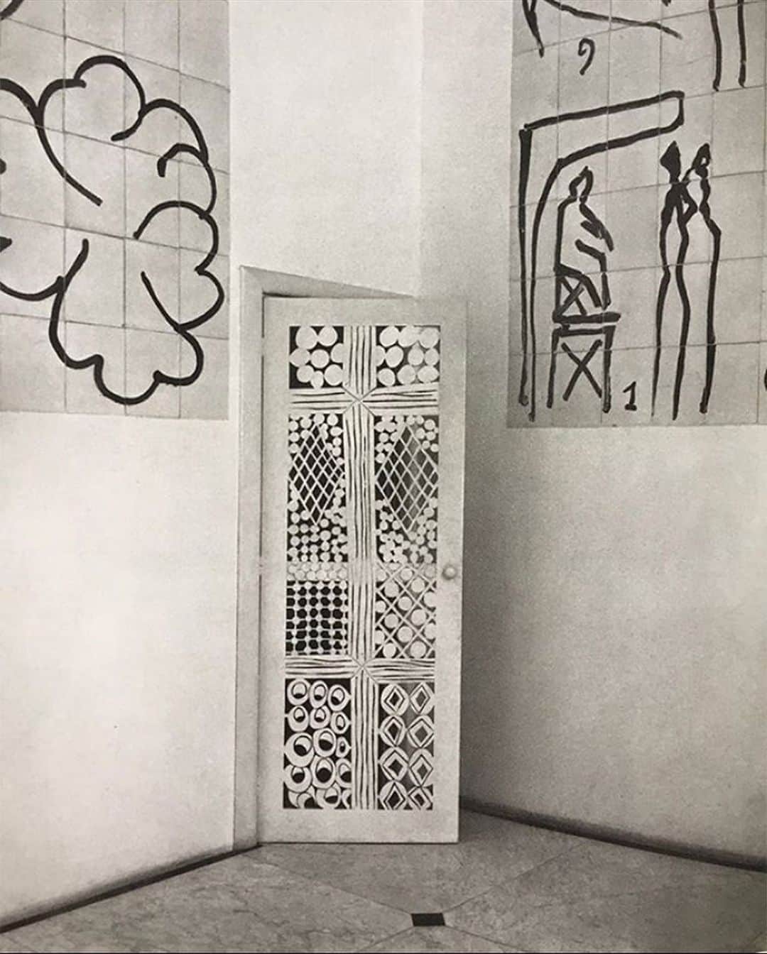 レベッカテイラーのインスタグラム：「Henri Matisse’s abstract lines, via @ad_magazine」