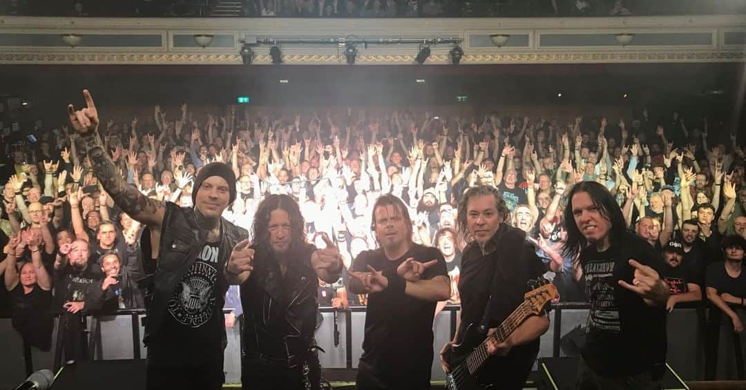 Queensrycheさんのインスタグラム写真 - (QueensrycheInstagram)「At Islington Hall in London, U.K. #queensryche #theverdicttour #london🇬🇧 #bandofbrothers #rychersrule #goodtimes #memories #wemissyouall❤️」8月11日 4時04分 - queensrycheofficial