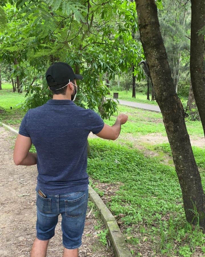 イヴァン・ガルシアのインスタグラム：「Alimentando a mis ardillas hermosas... ❤️😍 #bueniniciodesemana」