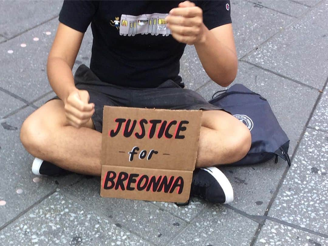 ラリー・ギリアード・Jrさんのインスタグラム写真 - (ラリー・ギリアード・JrInstagram)「That time yesterday afternoon when me, @michaela_jolie and @jadon_gilliard took it to the streets of NY! Justice for BREONNA TAYLOR! Breonna will win! Ain’t over til WE say it’s over! #breonnataylor #nyc #justiceforbreonnataylor #justiceforall #2020 ✊🏾」8月11日 4時11分 - thereallgjr