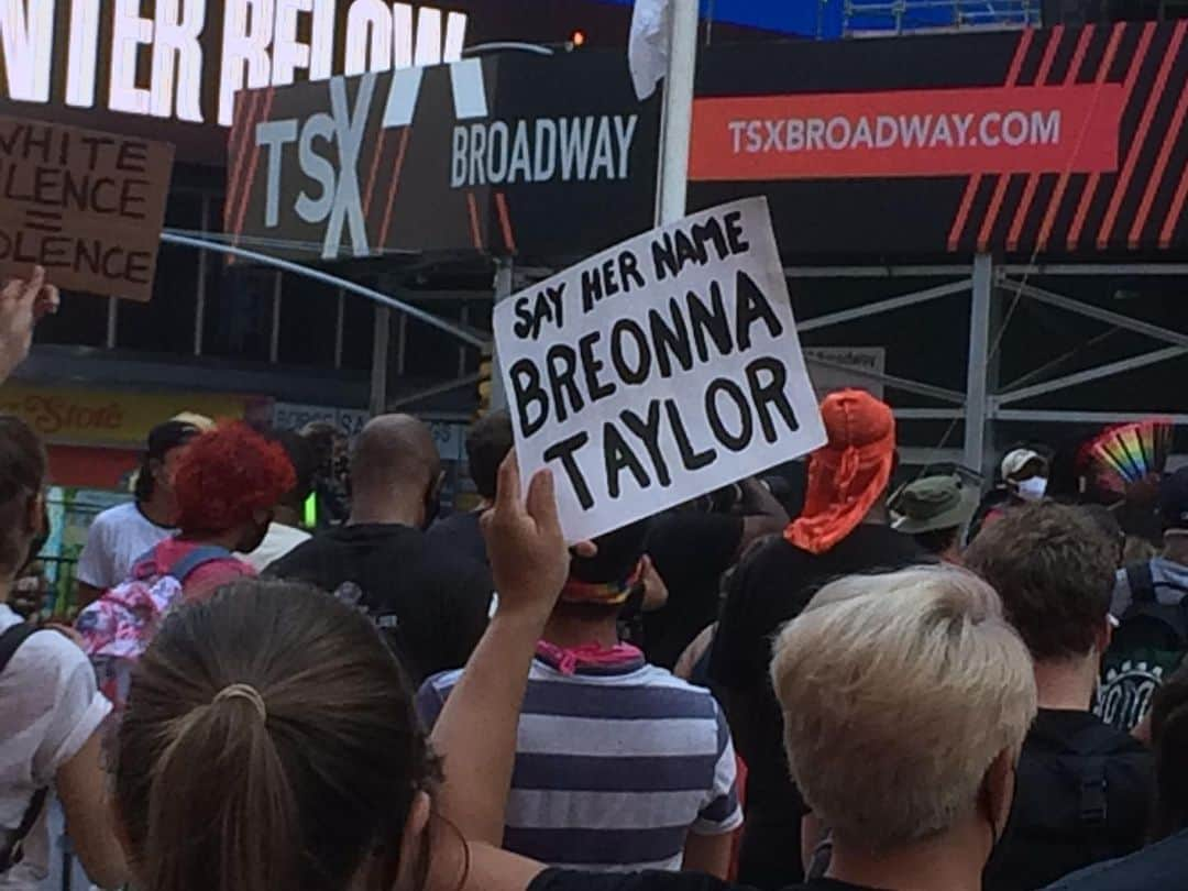 ラリー・ギリアード・Jrさんのインスタグラム写真 - (ラリー・ギリアード・JrInstagram)「That time yesterday afternoon when me, @michaela_jolie and @jadon_gilliard took it to the streets of NY! Justice for BREONNA TAYLOR! Breonna will win! Ain’t over til WE say it’s over! #breonnataylor #nyc #justiceforbreonnataylor #justiceforall #2020 ✊🏾」8月11日 4時11分 - thereallgjr