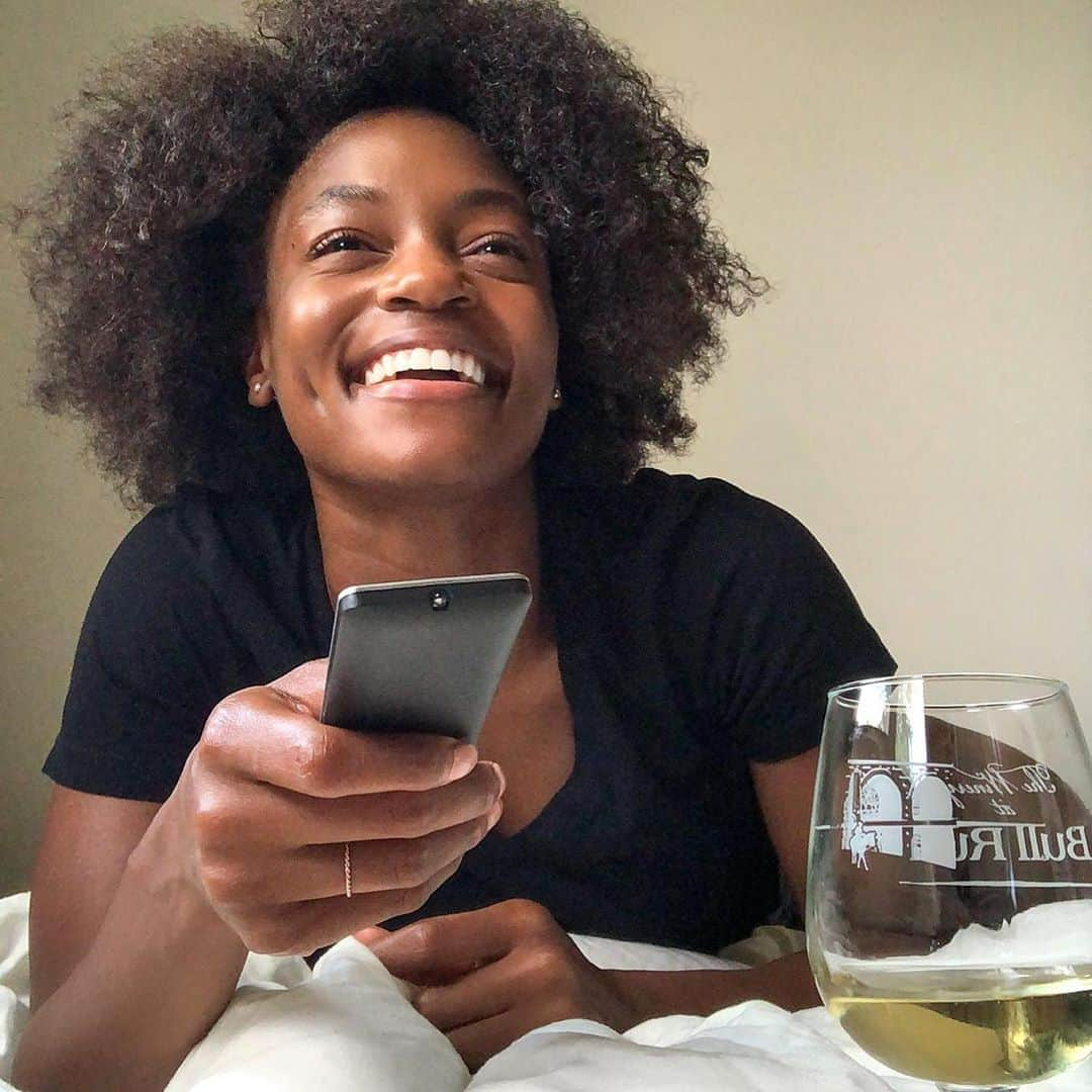 Sports Illustrated Swimsuitさんのインスタグラム写真 - (Sports Illustrated SwimsuitInstagram)「@tanayedubz’s #feelgoodfuel is a real Monday night mood! Who else is feeling best with some wine and Netflix? Don’t forget to tag us in your #feelgoodfuel posts for a chance to be featured this Feel Good Friday!」8月11日 4時17分 - si_swimsuit