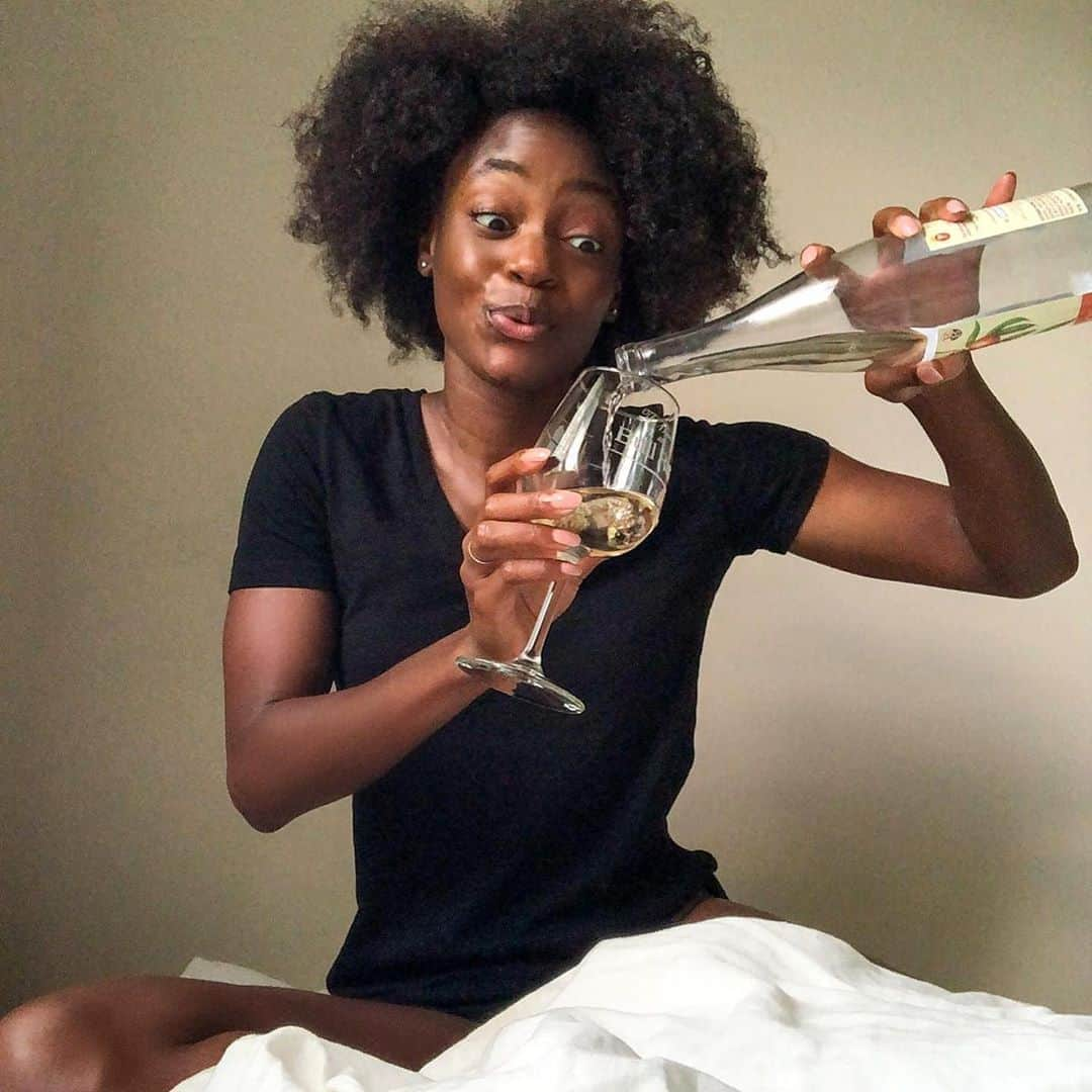 Sports Illustrated Swimsuitさんのインスタグラム写真 - (Sports Illustrated SwimsuitInstagram)「@tanayedubz’s #feelgoodfuel is a real Monday night mood! Who else is feeling best with some wine and Netflix? Don’t forget to tag us in your #feelgoodfuel posts for a chance to be featured this Feel Good Friday!」8月11日 4時17分 - si_swimsuit