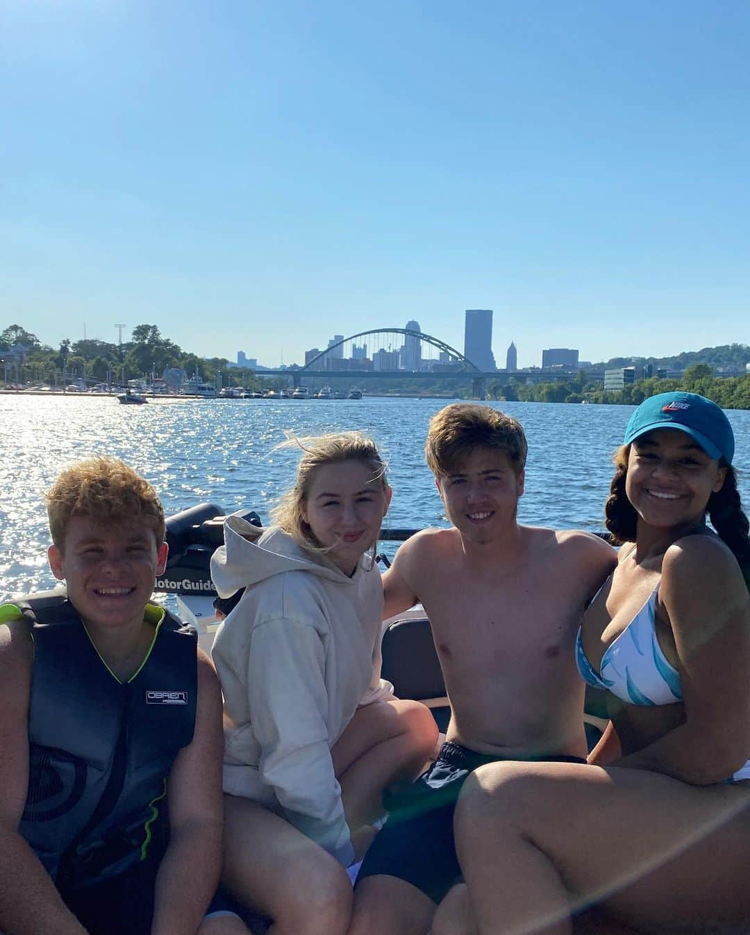 Nia Sioux Frazierさんのインスタグラム写真 - (Nia Sioux FrazierInstagram)「Boating buddies🥰」8月11日 4時33分 - niasioux