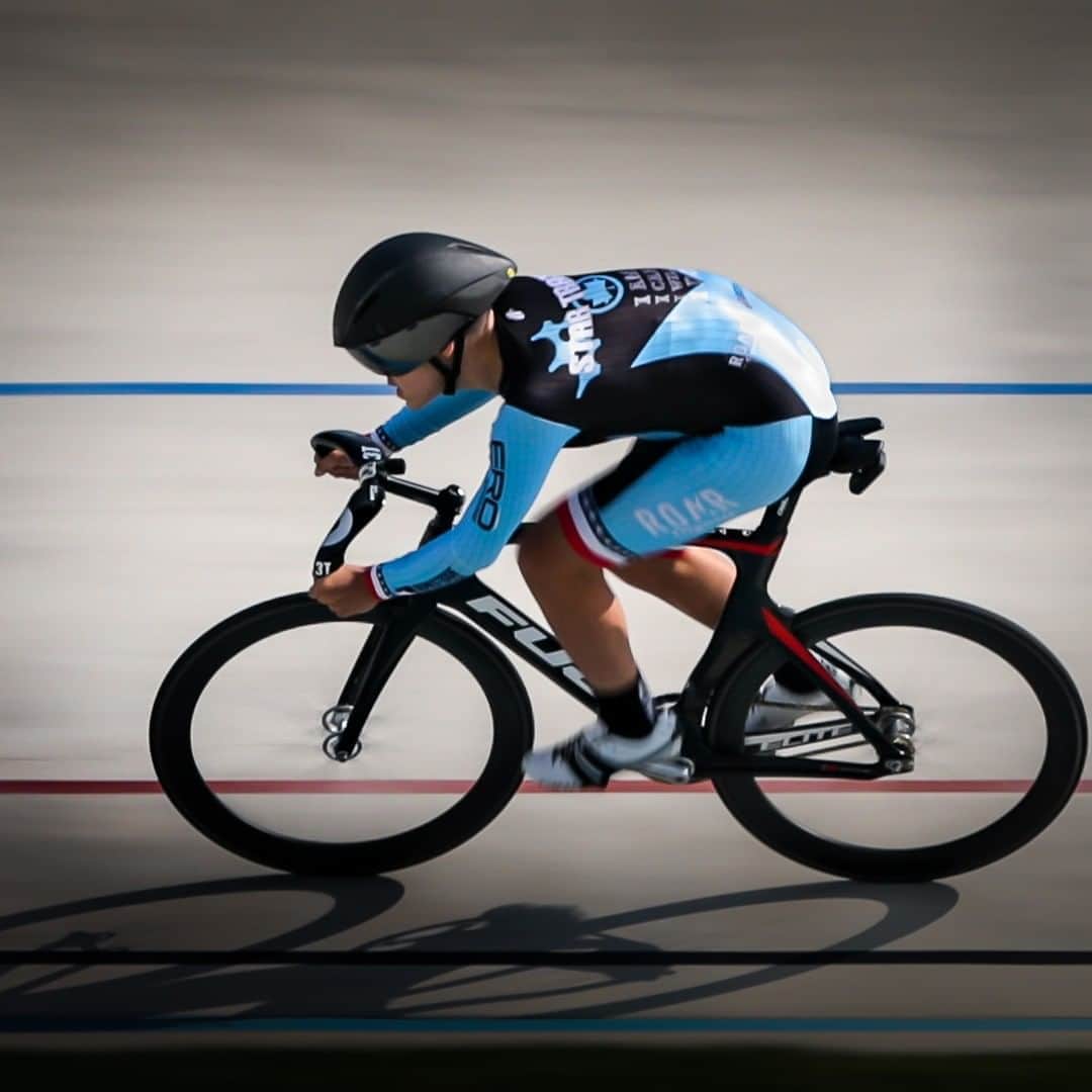 Fuji Bikesさんのインスタグラム写真 - (Fuji BikesInstagram)「13-year-old Enzo Edmonds is using the downtime from structured racing to work on his time trials at @the_velodrome. This @startracknyc racer has already wracked up 6 national titles on the road and the track aboard his #FujiTrackElite! We can't wait to see what he does next!   📷: @nyckenji  #velodrome #fixie #gofastturnleft」8月11日 4時44分 - fujibikes