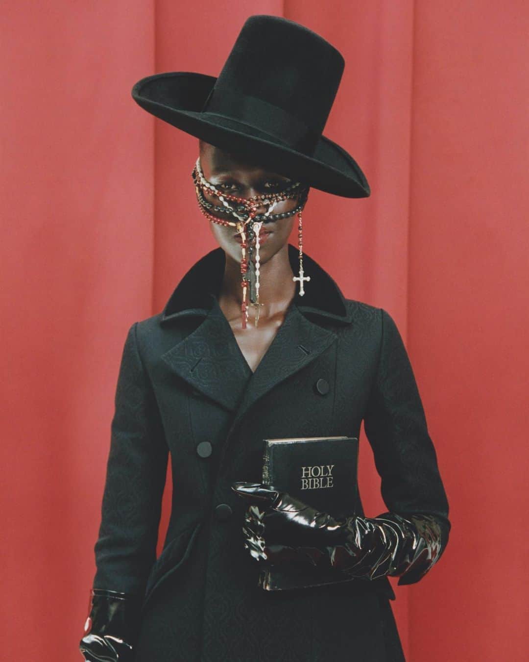 LOVE MAGAZINEのインスタグラム：「"It's taken me nearly ten years to get to this point,” explains photographer and stylist @rasharn_agyemang, when interviewed about his #LOVEDiaries cover shoot. “After sleepless nights, thousands of emails and an empty bank account - but in the end, I always believed in my talent, even when I felt many people didn't.” These photographs are a testament to his faith, drawing on the photographer’s strict upbringing in a religious Ghanian family, creating a conflicting story of glamour and control.  Photographer and Fashion Editor @rasharn_agyemang Hair @am_stagrams Make-up @florriewhite Manicure @jennynails Set design @andreacellerino Casting @aamo_casting Model @achiieng Designers @gucci @gaultier @robertwun」