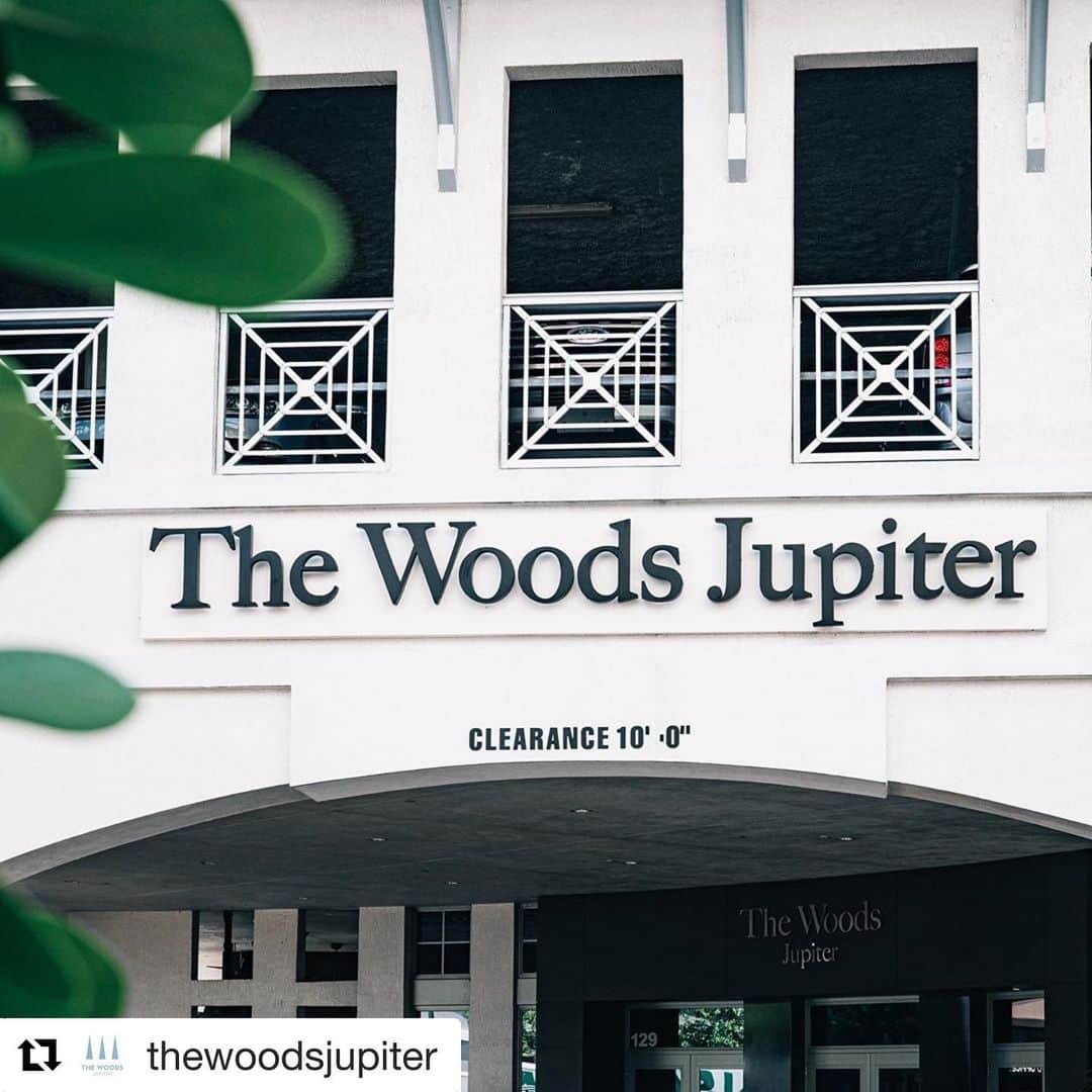 タイガー・ウッズのインスタグラム：「Repost from @thewoodsjupiter -  “We can’t believe it’s already been 5 years of serving the Jupiter community! Thank you for your support - Happy 5th Anniversary to us!”」