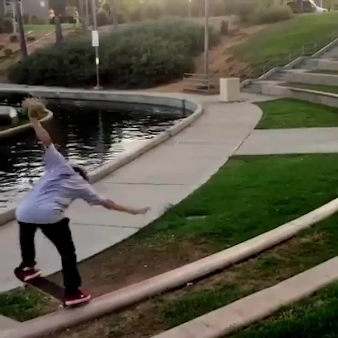 レッドブルのインスタグラム：「Torey Pudwill putting that wax to work 😳  ⁣⁣ 🛹: @toreypudwill ⁣⁣ 🎥: @seutrinh⁣⁣ @redbullskate #skateboard #skateboarding #skate #redbull #givesyouwings⁣⁣」